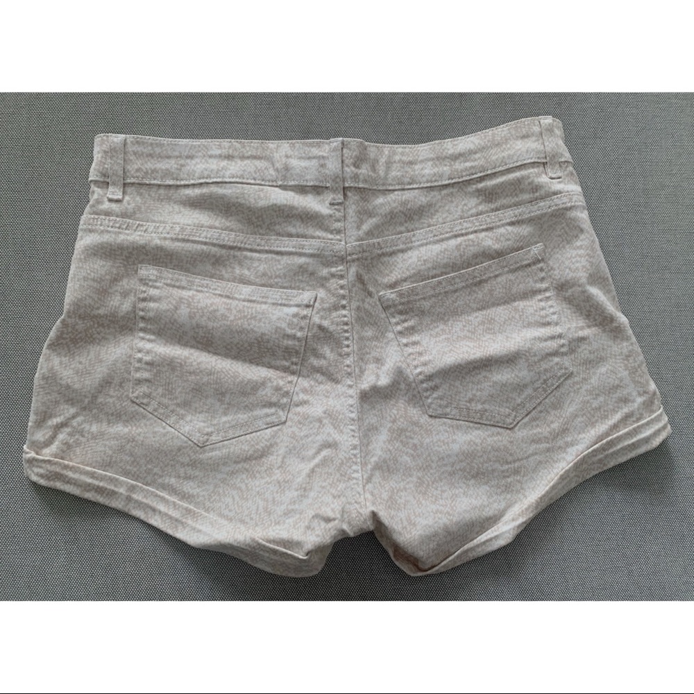 Shorts - Picture 2 of 3